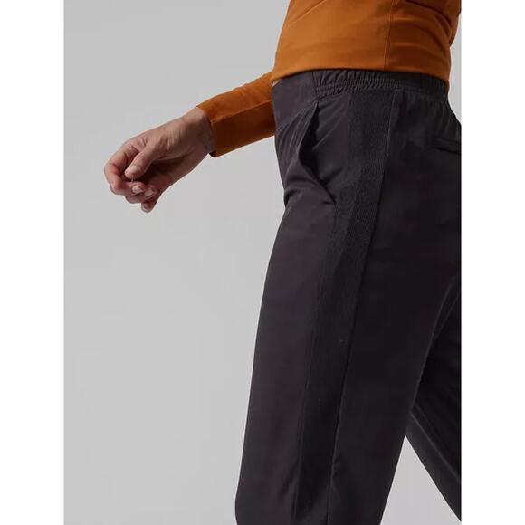 ATHLETA Lined Jogger in Black Camo, 985549 Size 0 - Picture 5 of 12